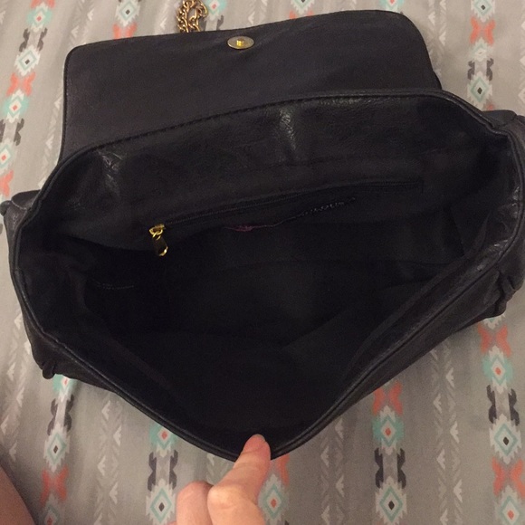 *BOGO 50%*JustFab black/gold chain crossbody bag - Picture 3 of 5